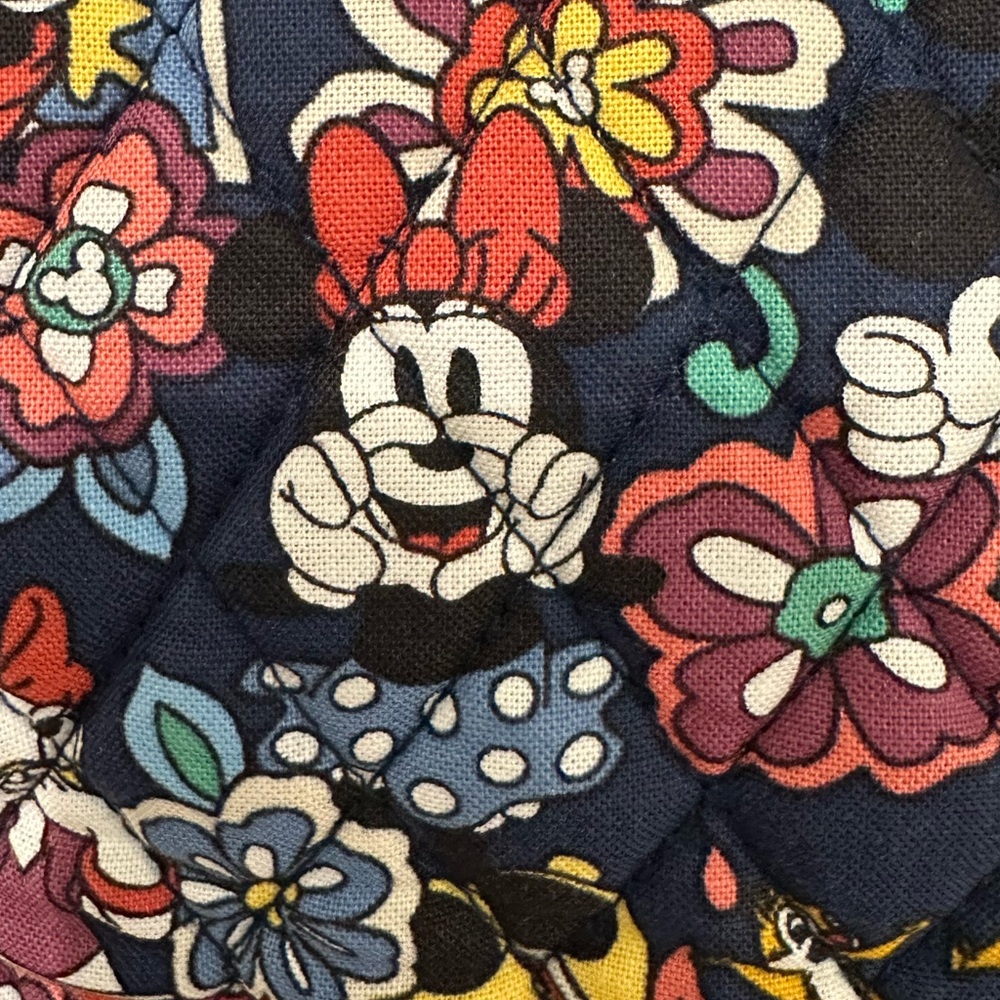 Vera Bradley Limited Edition Mickey and Friends Large Travel Duffel NWT - Picture 10 of 14